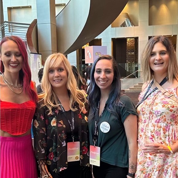 Follow on Instagram! @Shays68_closet - Picture 8 of 16